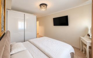 Mobilat si utilat complet. 2 bai. Asfalt. Disponibil imediat. - Poză 9