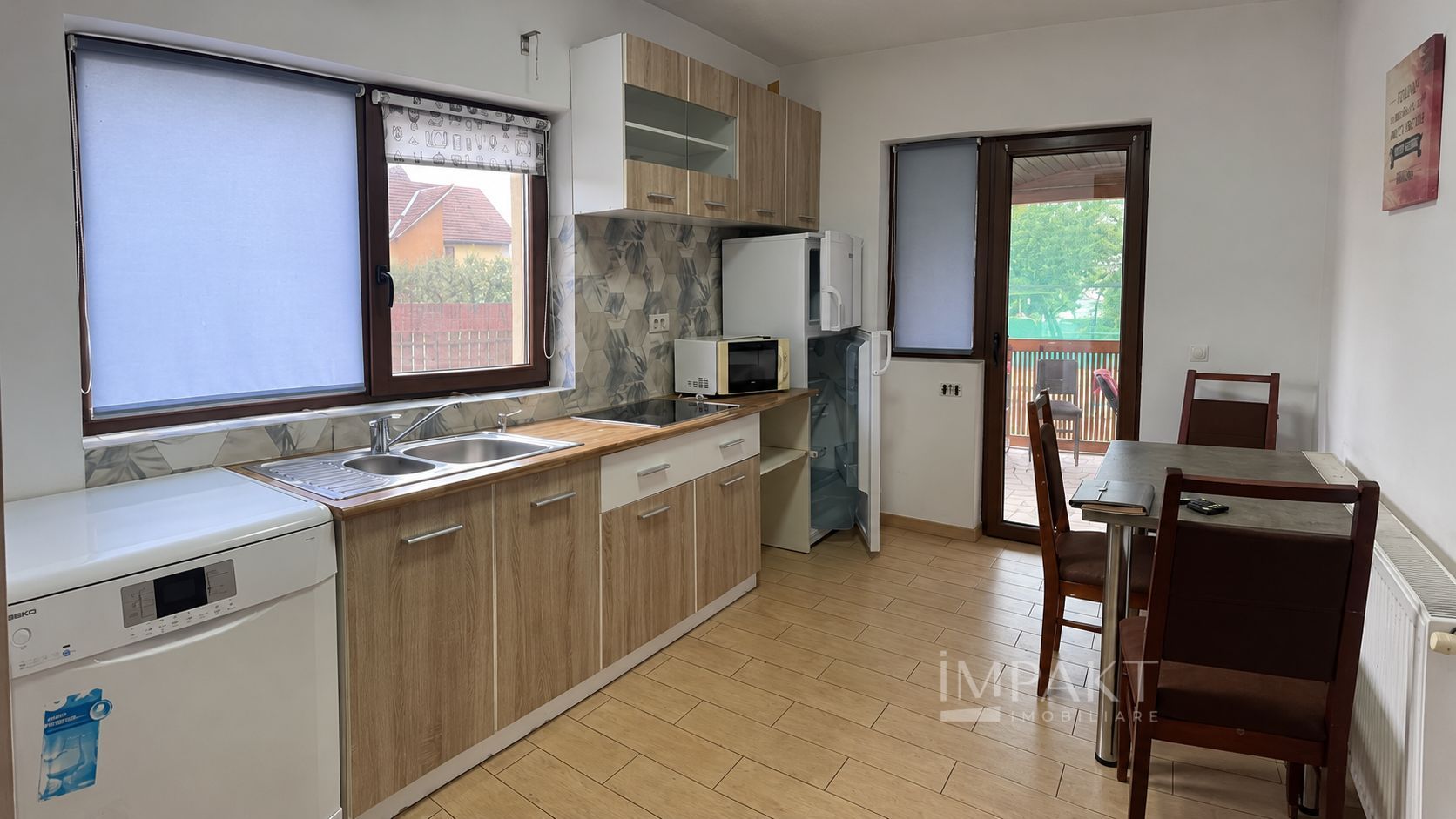 Casă tip duplex cu 5 camere, 2 băi, terasă și 4 locuri de parcare - Poză 1