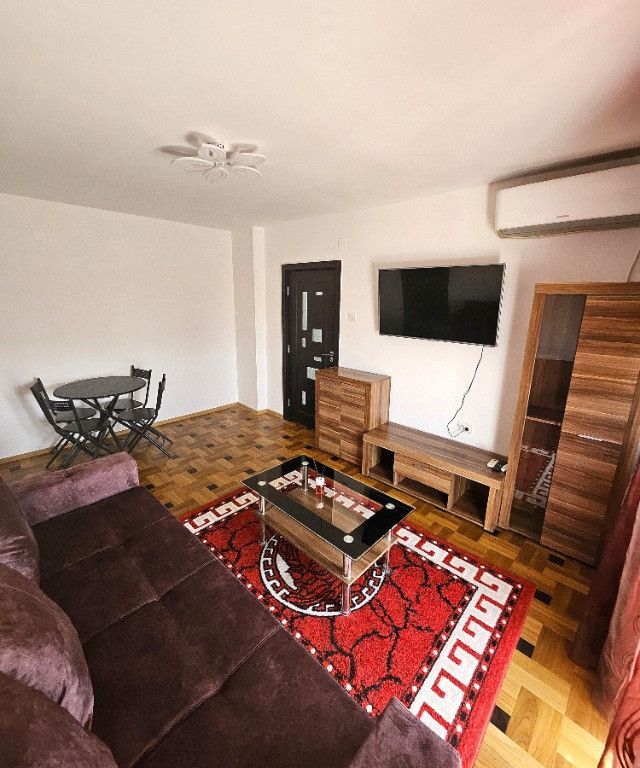 APARTAMENT RENOVAT METROU ZONA GARA DE NORD - Poză 2