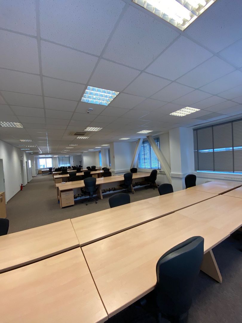 Cladire de  birouri - zona COMPLEX - Poză 8