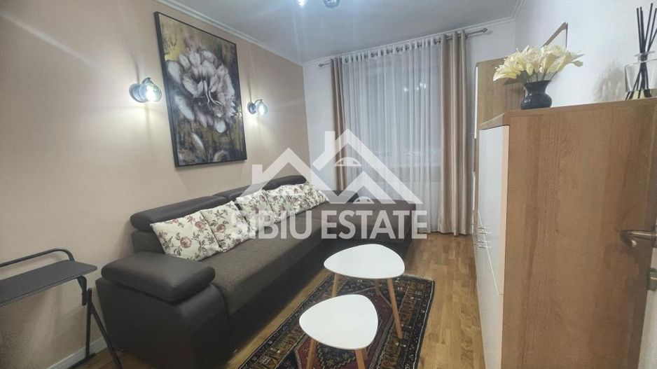 Apartament de inchiriat, cu 2 camere- zona Centrala, mobilat si utilat - Poză 1