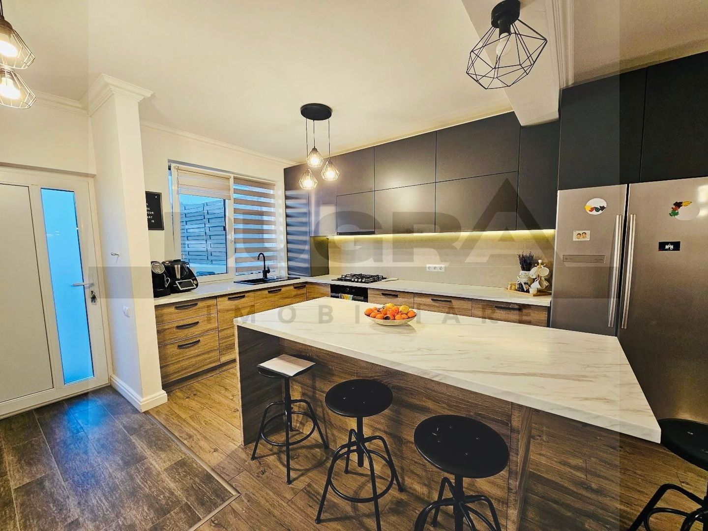 Casa moderna, 120mp utili, 300mp teren, parcare, zona Voronet - Poză 1