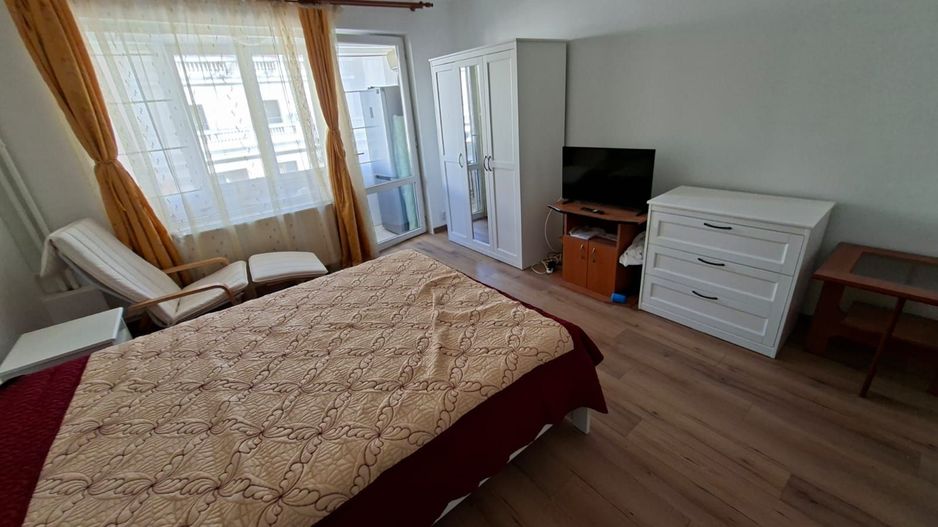 Garsoniera vis a vis de Athenee Palace nou renovata si mobilata - Poză 6