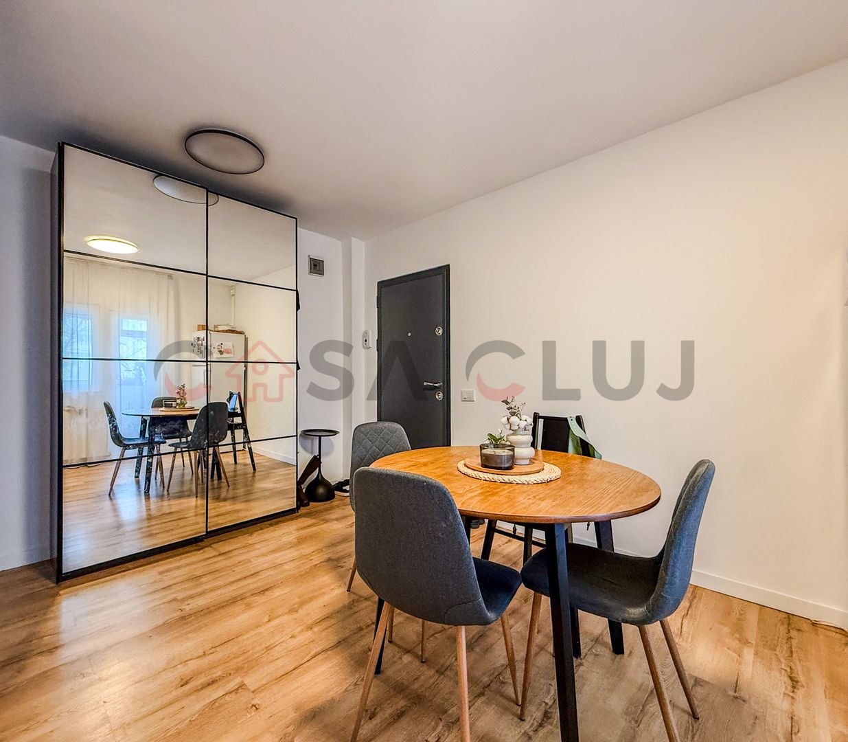 Apartament luminos, finisat modern, decomandat, Intre Lacuri - Poză 2