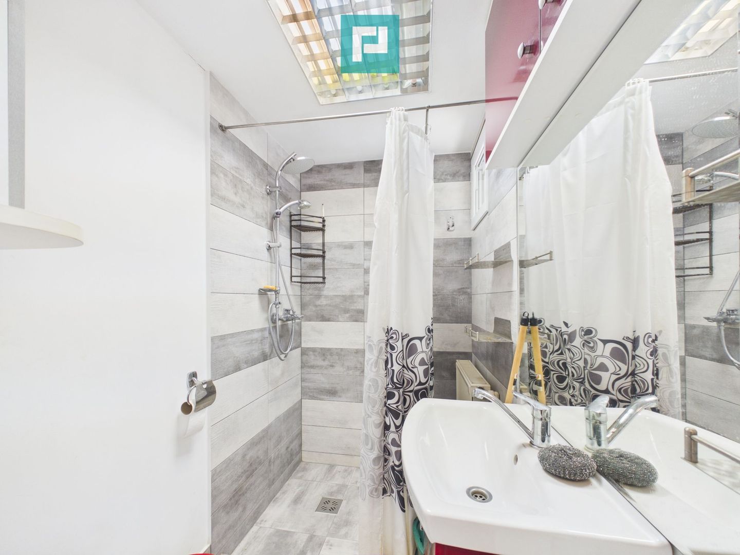 Apartament cu o camera, zona Parneava - Poză 3