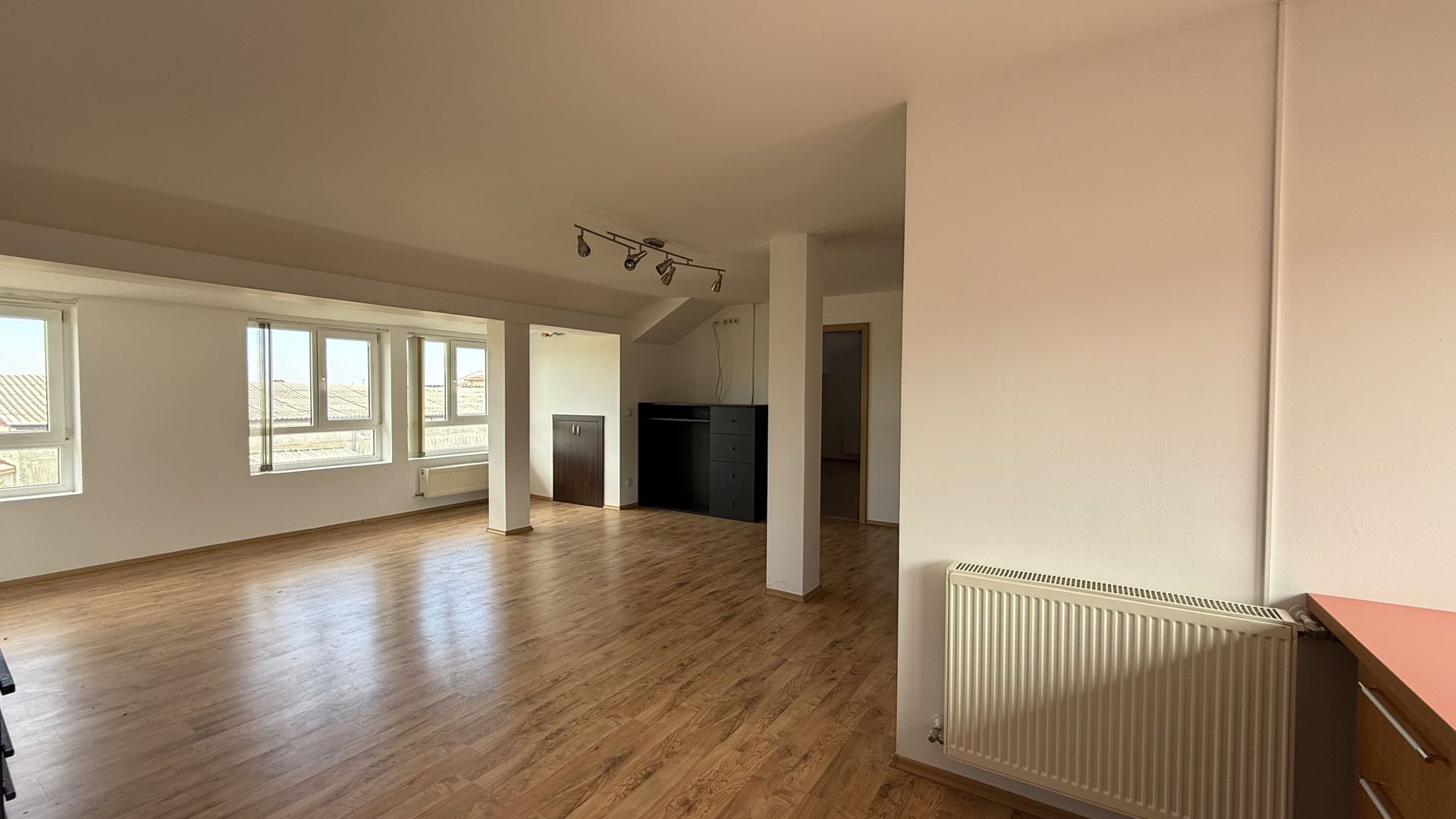 APARTAMENT DECOMANDAT - Poză 3