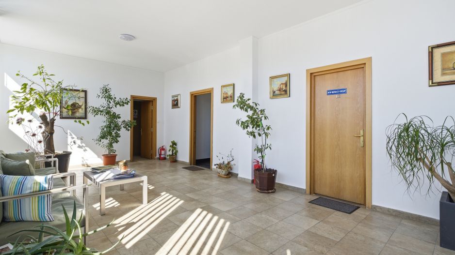 FALEZA NORD cladire multifunctionala 4600 mp cu acces din Bdul Mamaia! - Poză 19