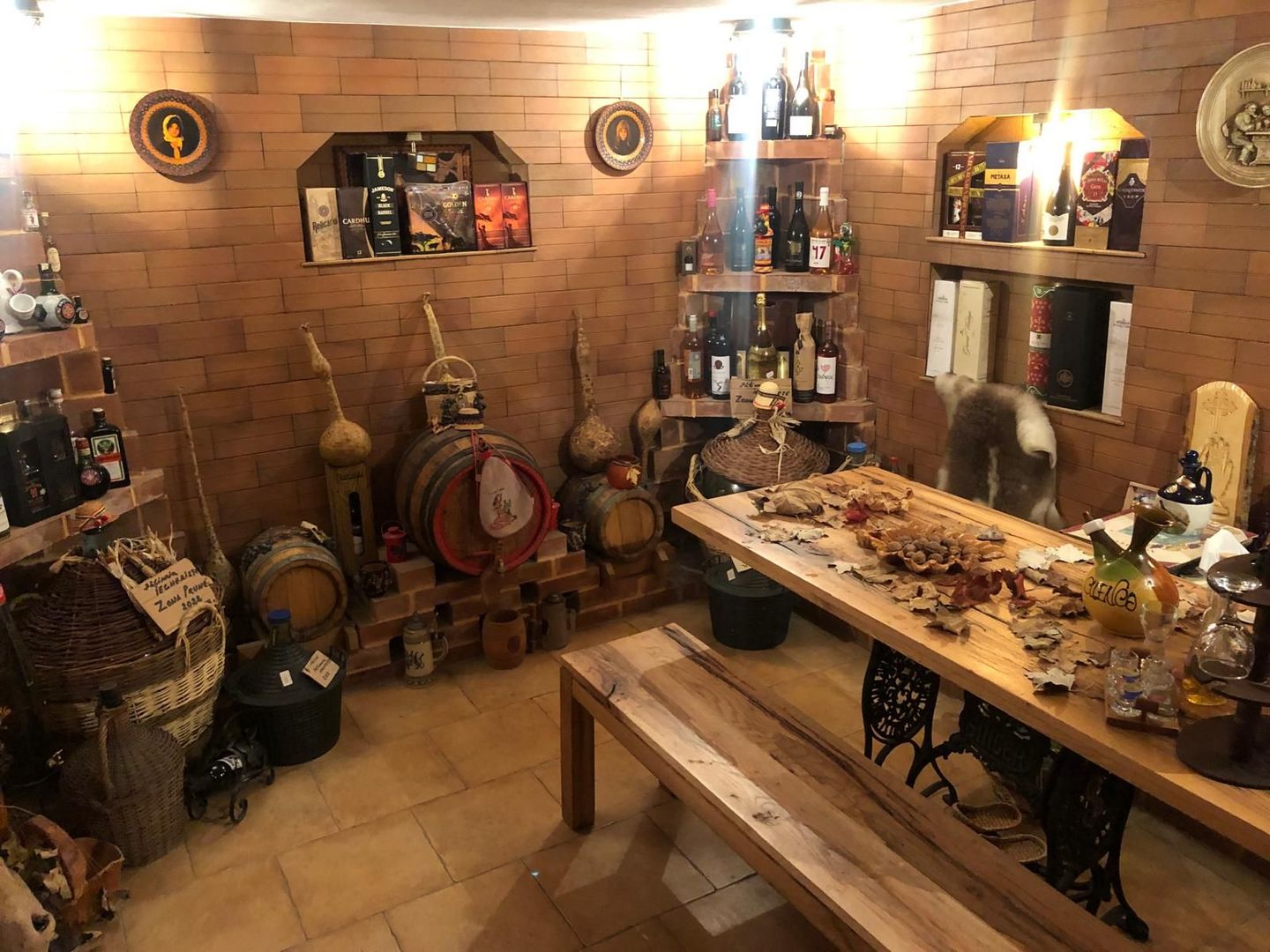 BRASADAS vinde casa cu 7 camere si teren 1100mp in zona Burdea. - Poză 8