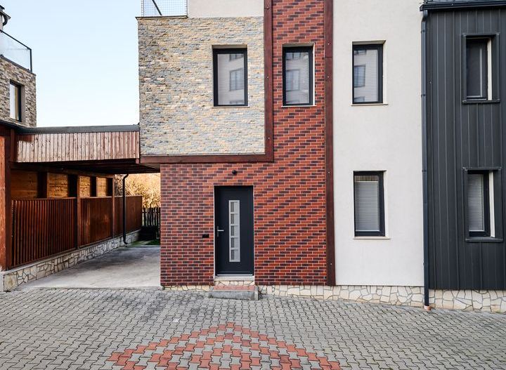 Duplex Cu Gradina si 2 Parcari in  Buna ZIua - Poză 1