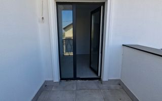 Duplex spatios cu garaj si pereti dublii - Poză 18