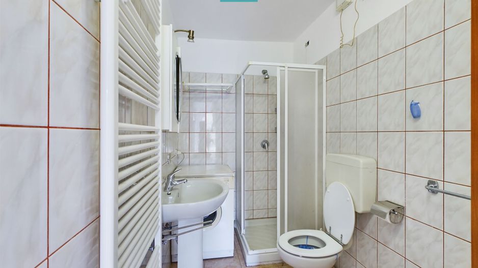 Spațiu industrial cu platformă betonată și teren - Poză 7