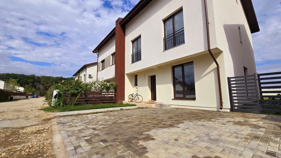 VILA 5 CAMERE | CORBEANCA | LANGA PADURE - Poză 1