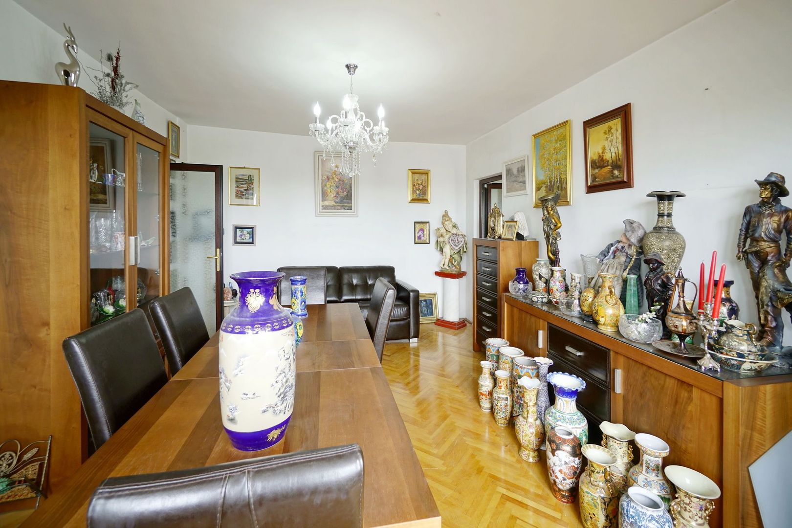 Apartament 5 camere in Piata Victoriei,bloc 1995 - Poză 2