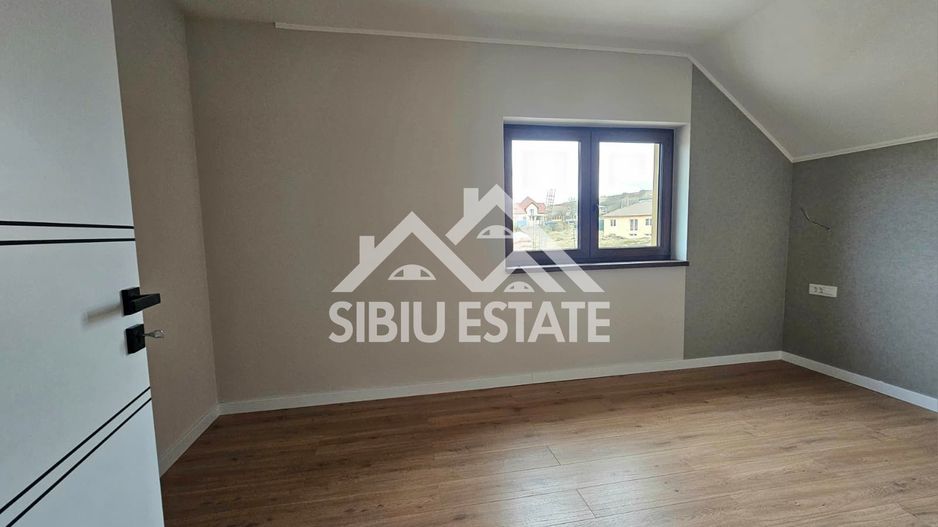 Casa noua amenajata, gata de mutare - Poză 8