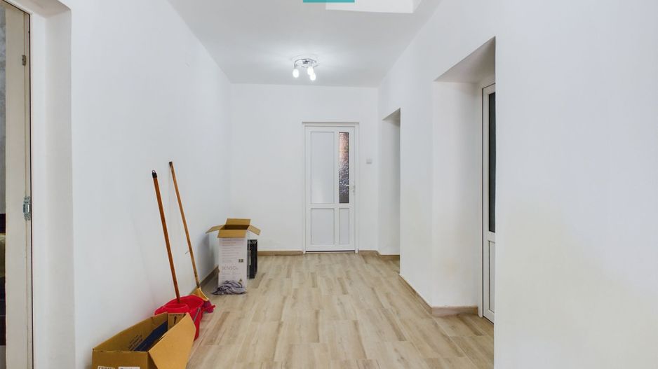 Casă tip duplex cu teren generos în Dezna - Poză 6