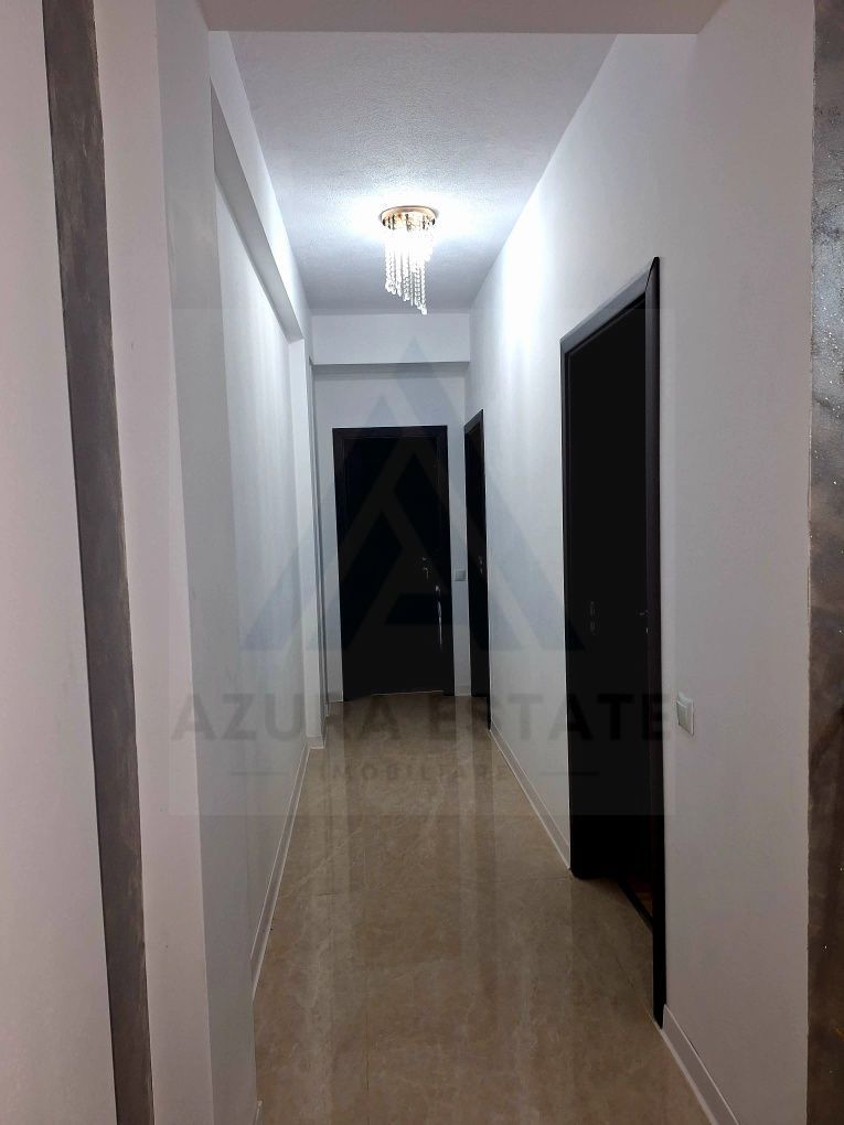 Apartament 3 camere prima închiriere Etaj 1/3 si parcare zona Șelimbăr - Poză 2