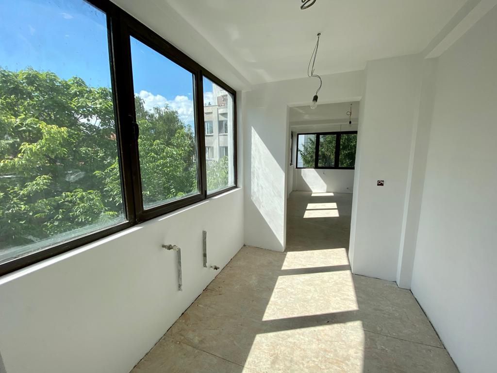 Refugiu Urban cu Eleganță Clasică – Vilă Renovată în Inima Primăverii - Poză 13