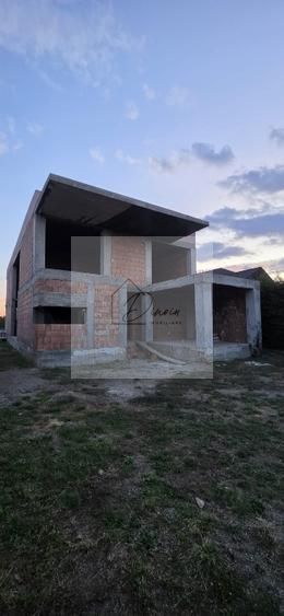 Vila la roșu  Strejnicu I SU 520 mp, teren 1.585 mp I - Poză 3