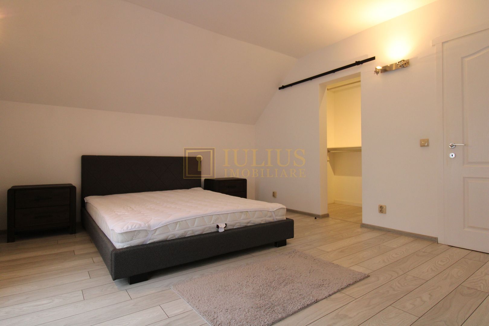 Casa individuala, zona Brytim, 4 camere + 2 bai, centrala proprie. - Poză 21