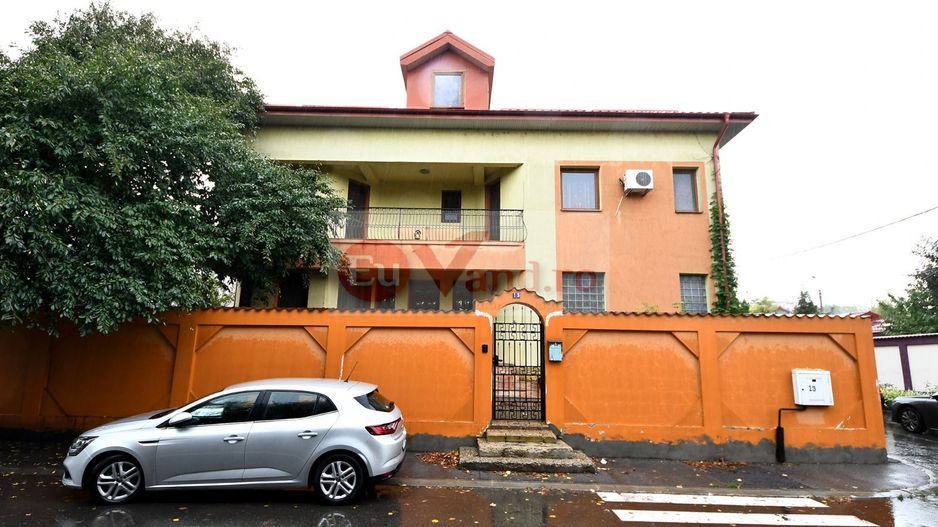 Vila spatioasa, pretabil pentru locuit/clinica, zona Micro 17 – Galati - Poză 1