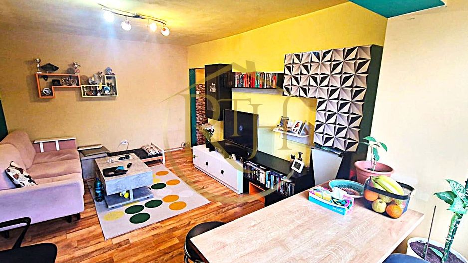 Vand apartament cu 4 camere in zona spitalul judetean,comision ,,0'' - Poză 1