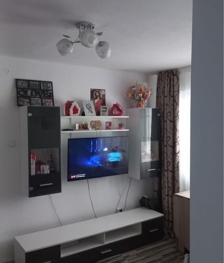 Apartament 2 camere semi, Micro 40,et 3 la strada - Poză 1