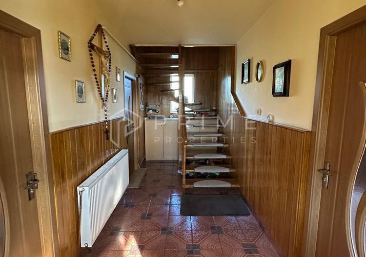 Casă spațioasă de vânzare – Corunca, zona Vatman - Poză 9