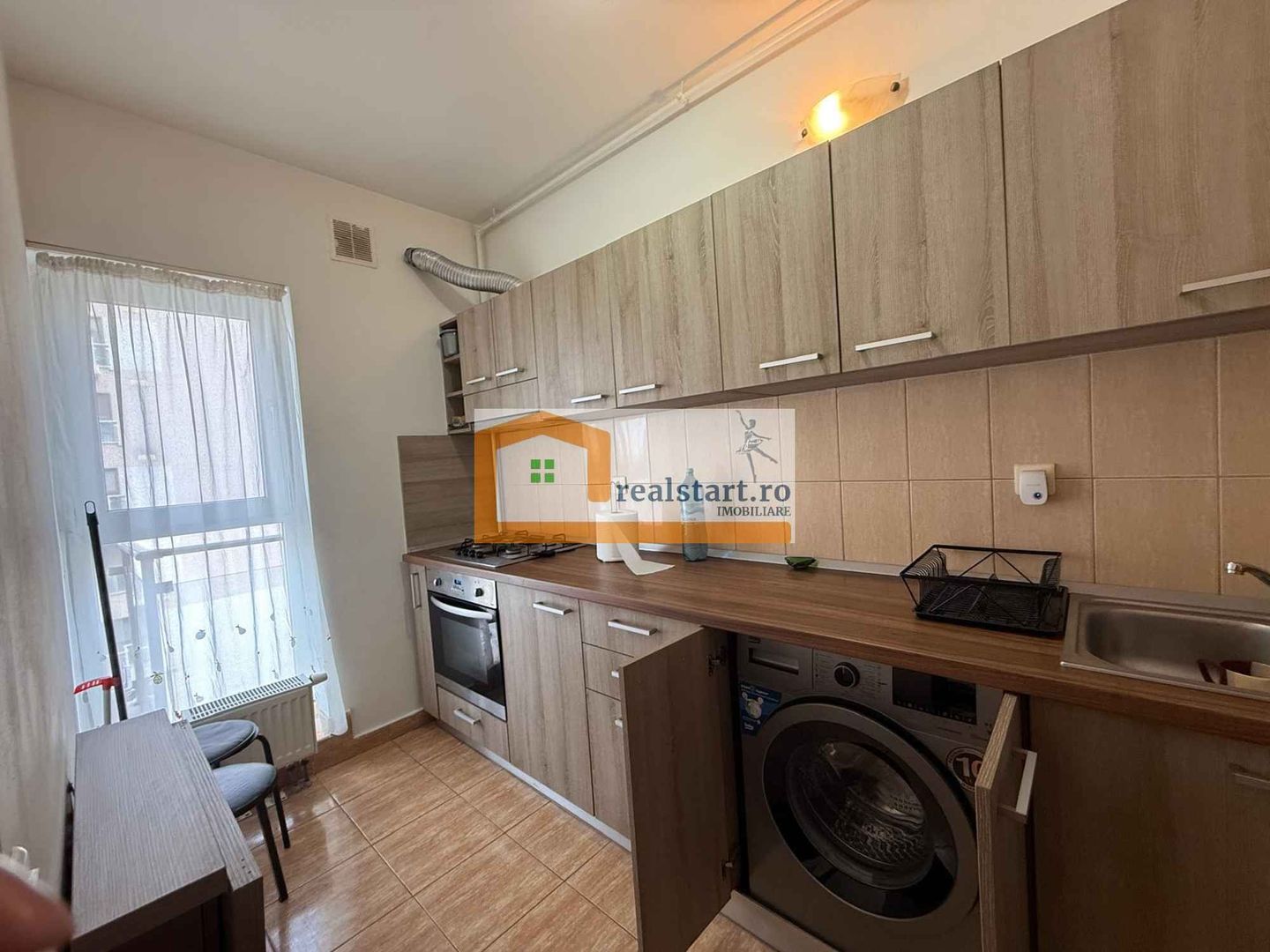 Rasarit de Soare, et8/11, Auchan Titan, disponibil imediat - Poză 3