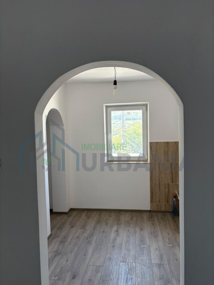Apartament complet renovat, 3 camere, de vânzare în Carjoaia, comuna Cotnari, județul Iași - Poză 1