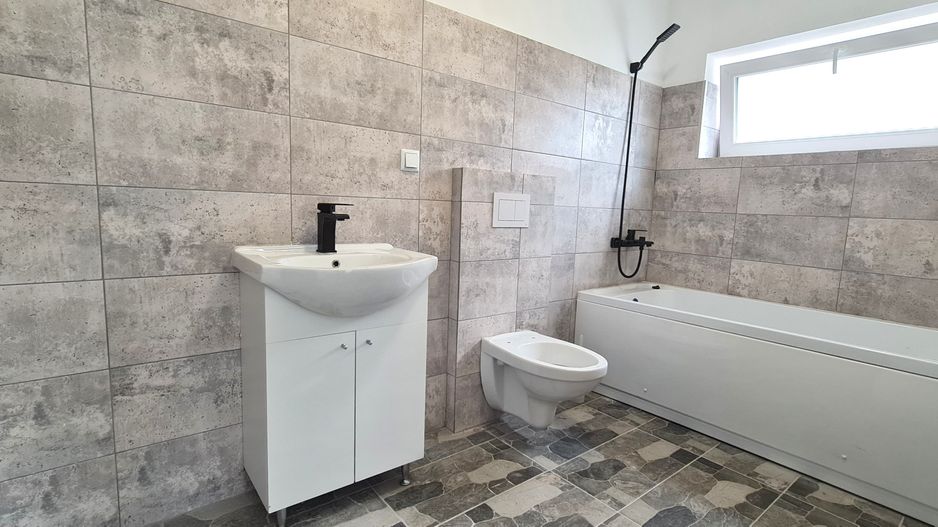 Casa 4 camere (nemobilata, neutilata) cartier Izvor Tarlungeni Brasov - Poză 5