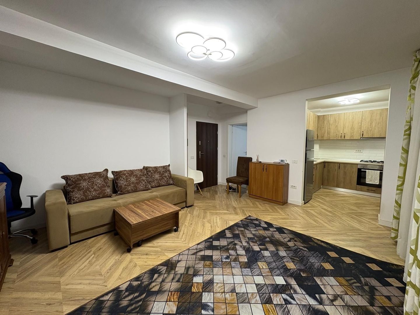 GARSONIERA- APARATORII PATRIEI,PARCARE INCLUSA, BLOC NOU, METROU 3 MIN - Poză 1