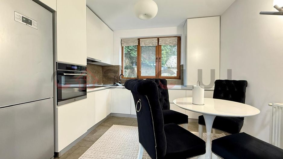 Apartament în vilă, curte, la cheie, parcare, Europa - Poză 3