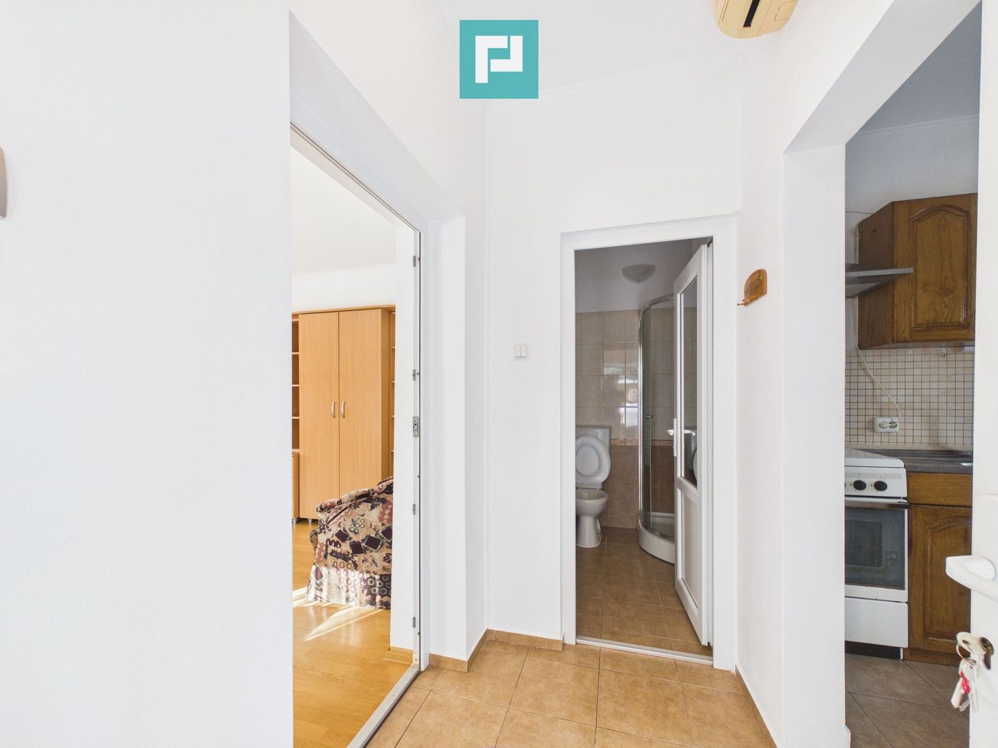Casă cu 2 apartamente în Grădiște - Poză 16