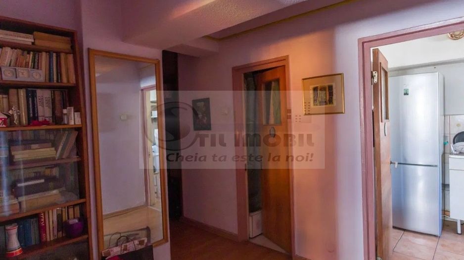 Apartament ULTRACENTRAL cu 4 camere,decomandat, langa Palas, 105 mp ! - Poză 9