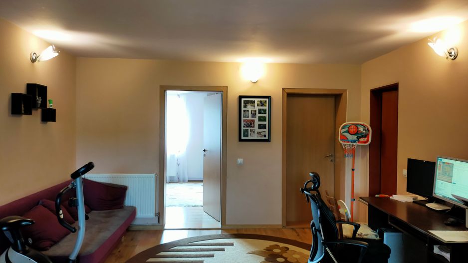 Casa cu 3 apartamente în Dumbravita aproape de pădure - Poză 13