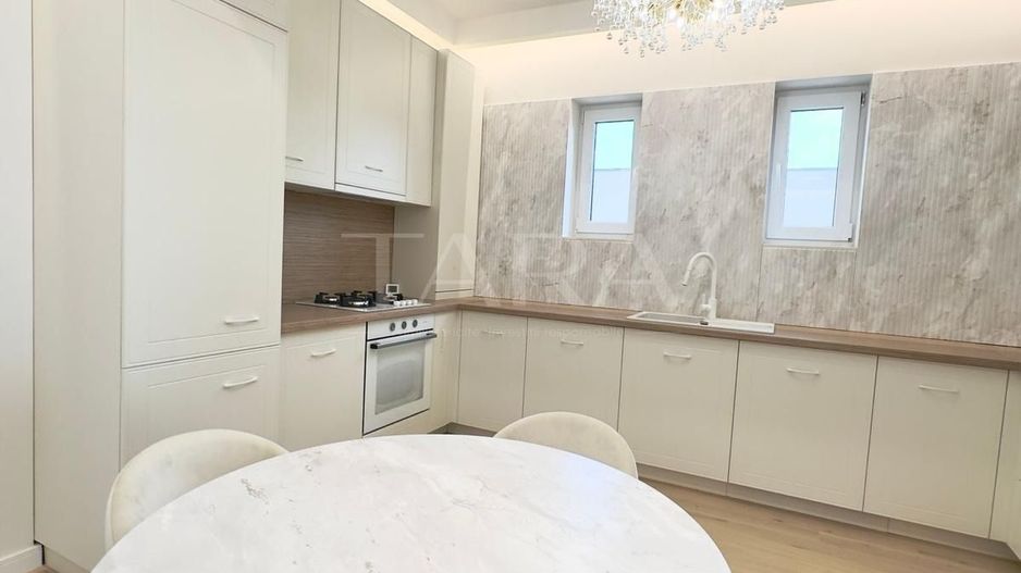 Penthouse 3 camere ultrafinisat, terase generoase în Florești - Poză 5