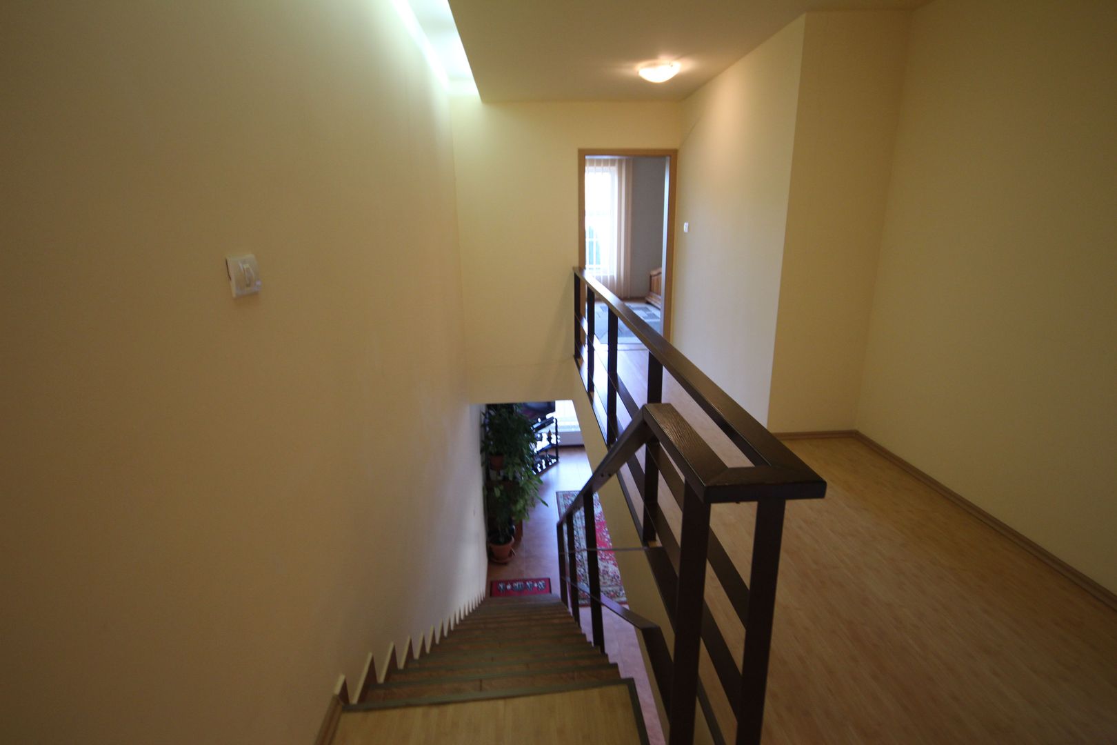 Vila spatioasa ideala pentru diferite activitati sau ptr.locuit -NEMOBILATA - Poză 20