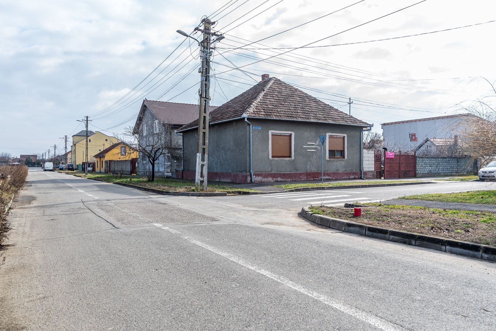 Casă de renovat cu 773 mp teren la preț de apartament - Poză 1