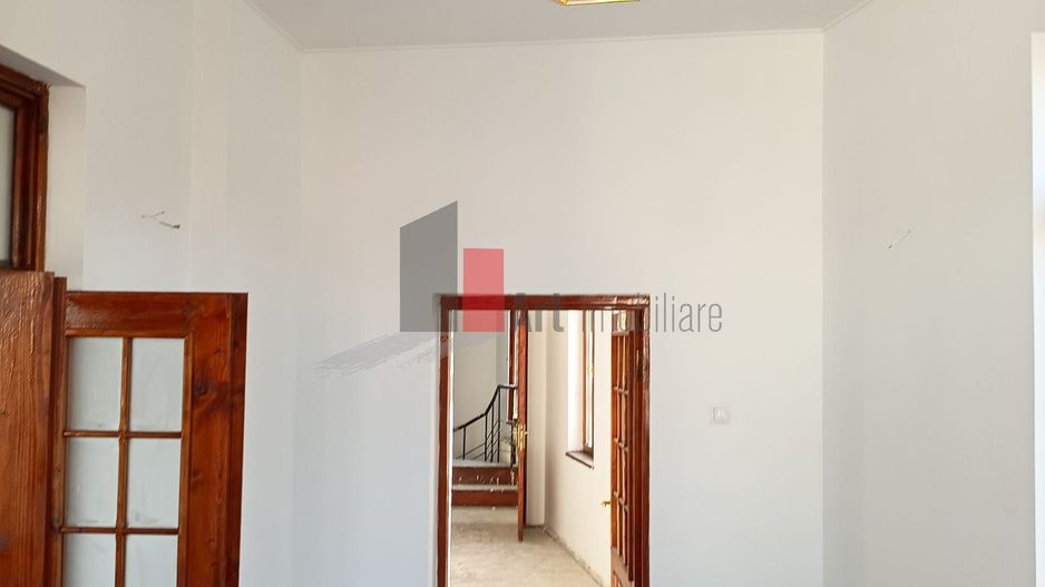 Vila  de inchiriat recent renovata - Poză 18