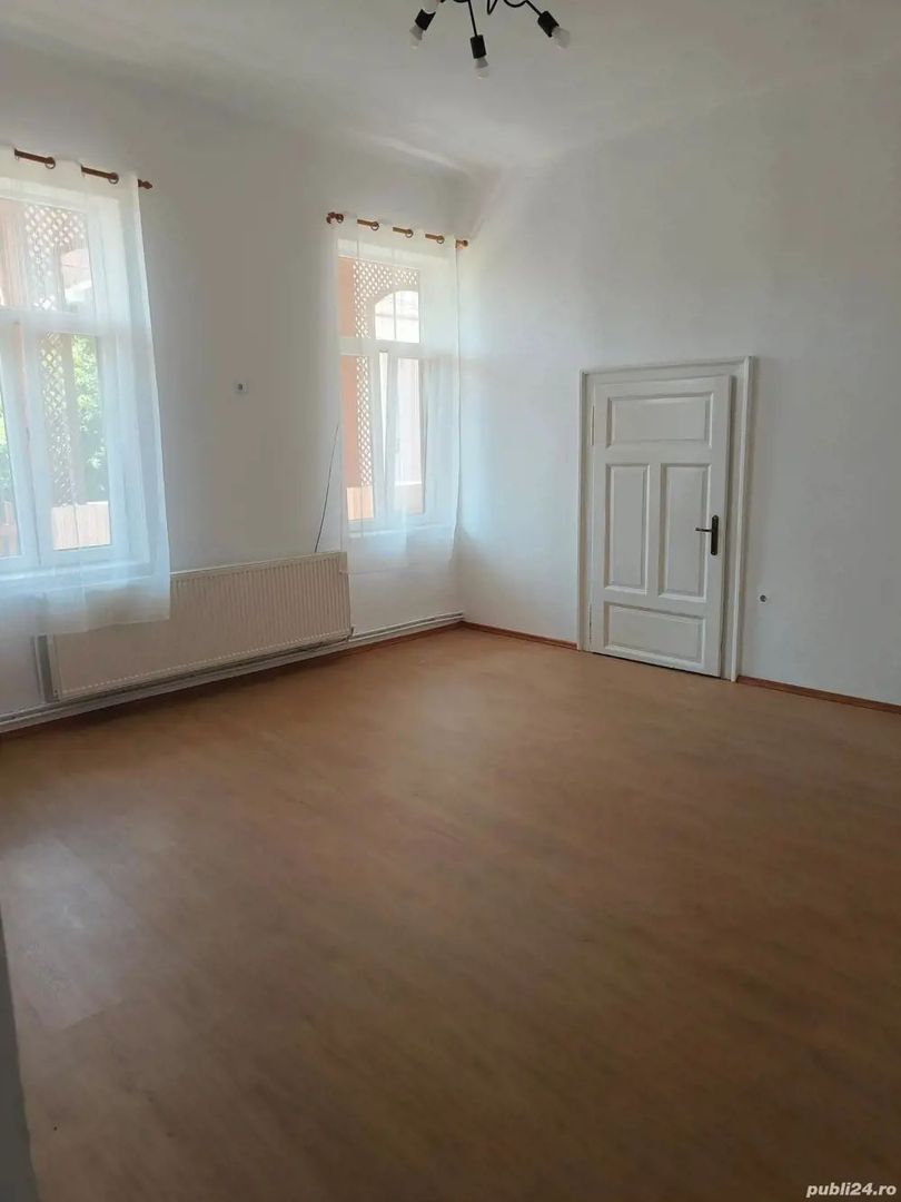 BRASADAS vinde ap 2 cam PARTER la curte zona CENTRALA. - Poză 3