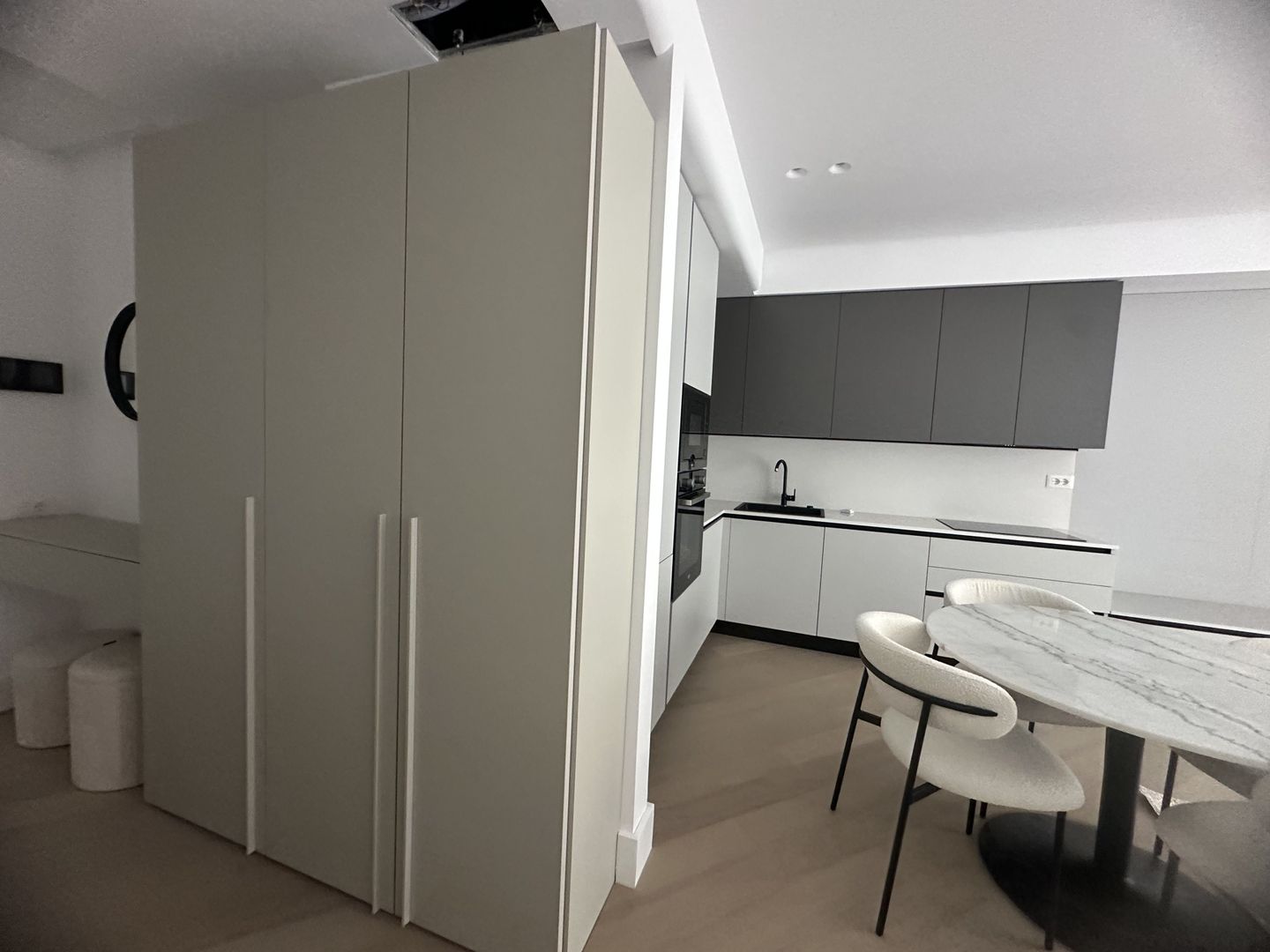 VANZARE APARTAMENT DOUA CAMERE PARCARE INCLUSA CORTINA 126 EROU IANCU NICOLAE - Poză 2