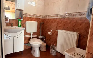 Casă cu spațiu comercial | Curte | Garaj | Parcare | Nojorid - Poză 14