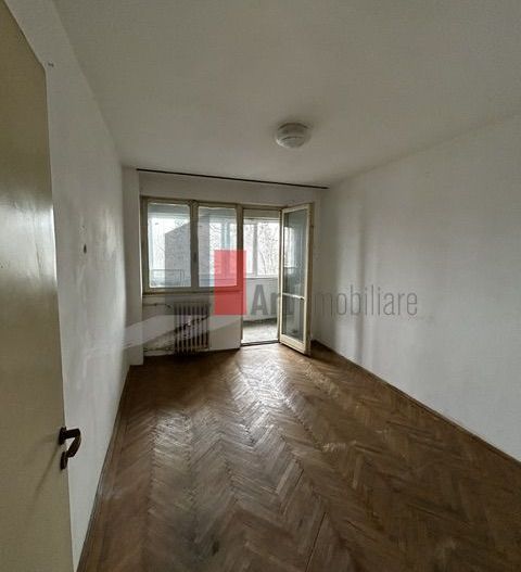 Apartament 3 camere Baba Novac de  renovat - Poză 2