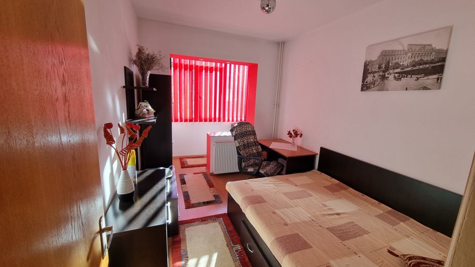 Apartament 3camere si loc de parcare - Poză 3