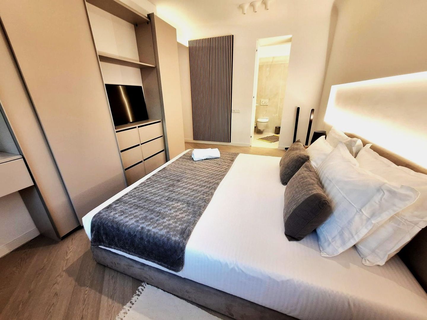 Apartament superb 3 camere I Cortina North I Loc de parcare inclus - Poză 11