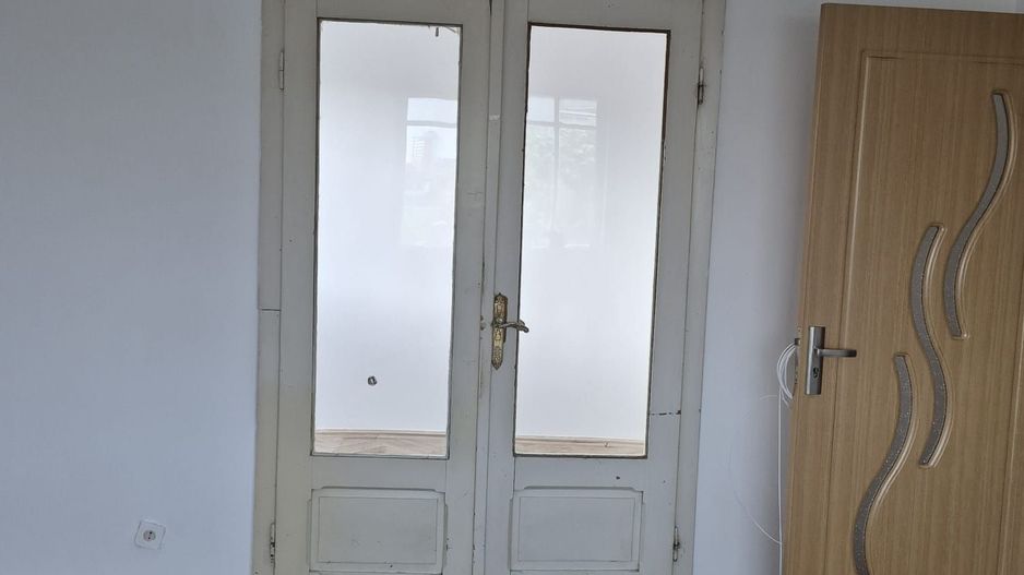 apartament 3 camere zona Crihala, etaj 4 - Poză 2