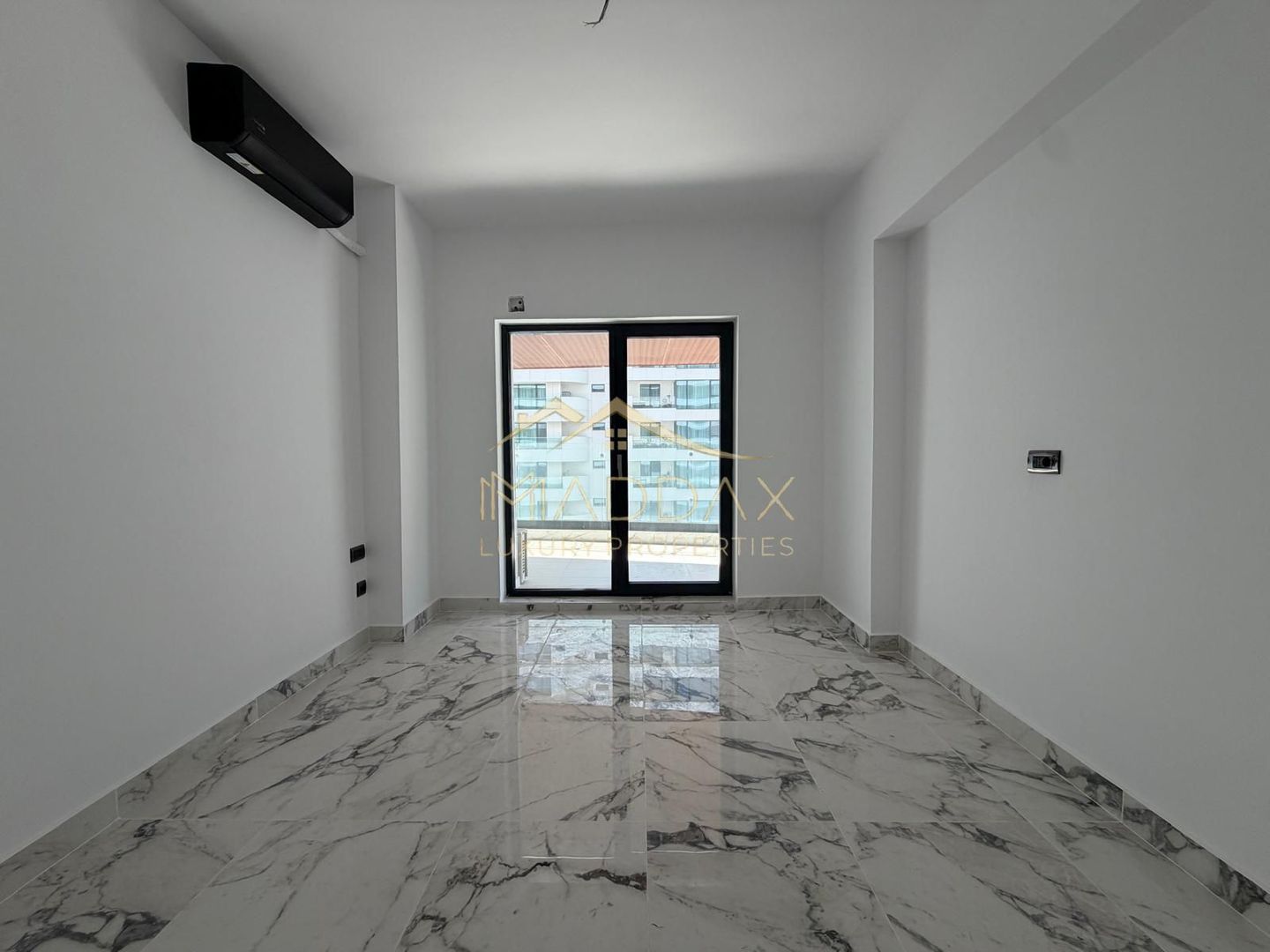 Apartament de vanzare 2 camere + 2 bai I Mamaia Nord I Malul Marii Negre - Poză 3