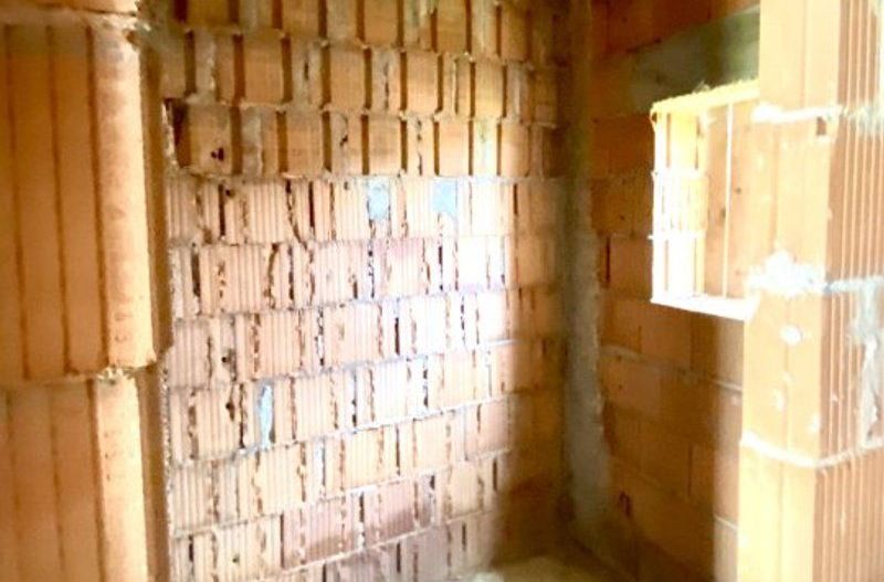 Casa la roșu în Izvin - Poză 10