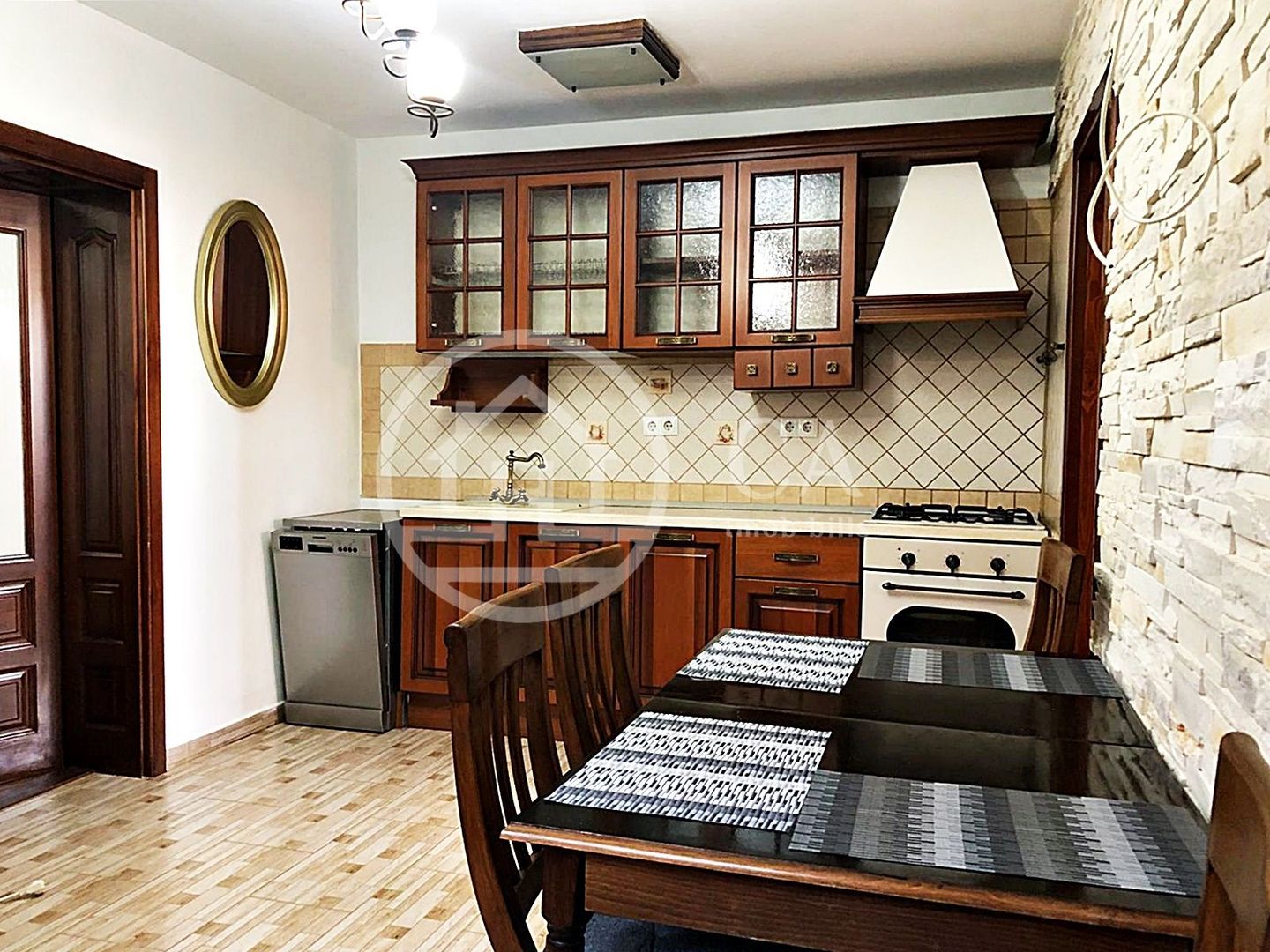 Casă de închiriat cu 2 camere în zona Stadionului, Oradea - Poză 8