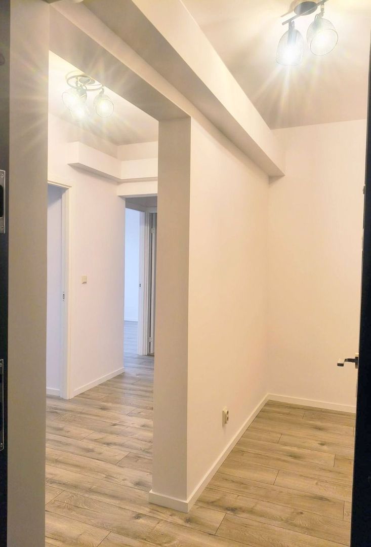 De vanzare apartament cu 2 camere, port, parter, 75.000 euro - Poză 6
